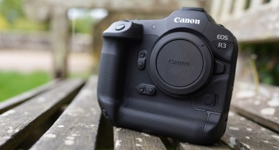 Canon thông báo về việc phát triển máy ảnh không gương lật full-frame EOS R3, dự kiến ra mắt chính thức vào cuối năm 2021.
